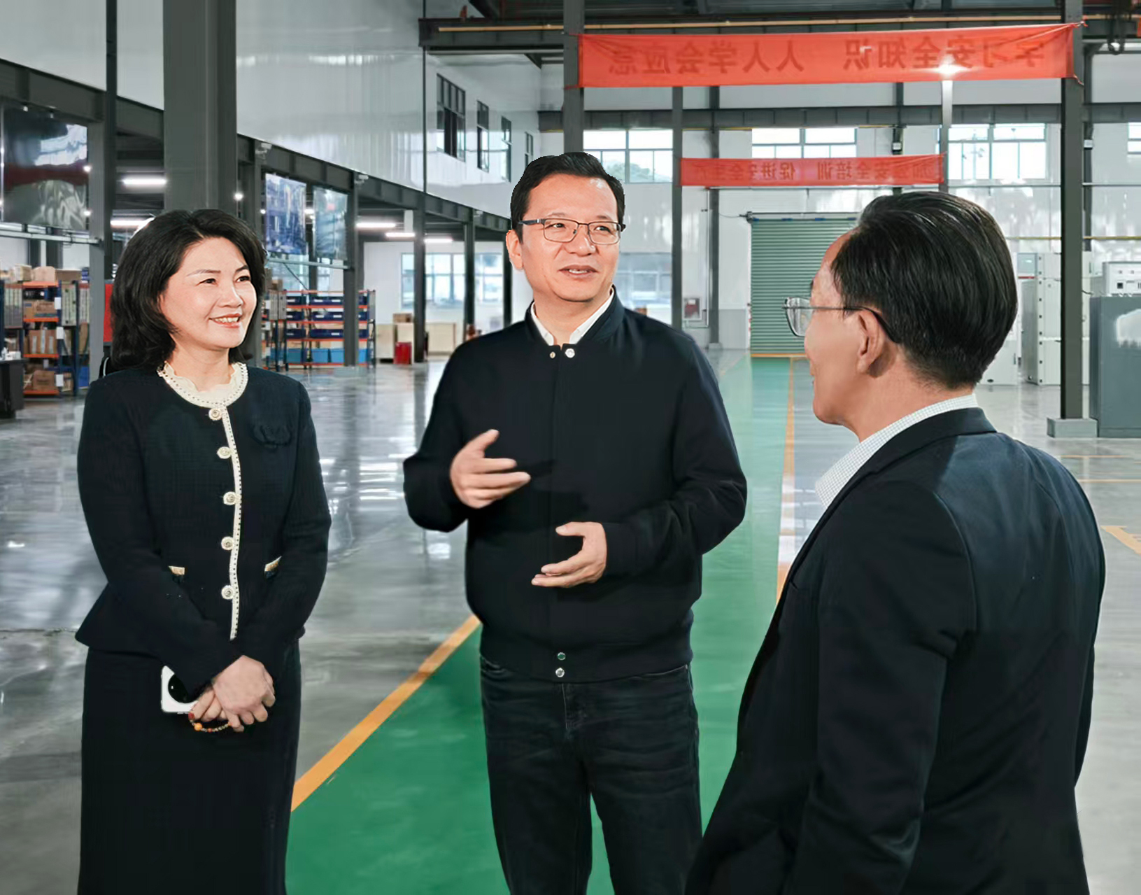 李孝鴻書記一行在公司董事長王青、總經(jīng)理劉琴芳等核心管理人員