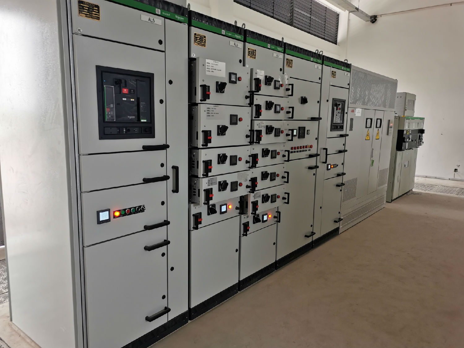 得潤(rùn)電氣廬江機(jī)場(chǎng)項(xiàng)目配電設(shè)備 得潤(rùn)電氣廬江機(jī)場(chǎng)項(xiàng)目配電設(shè)備