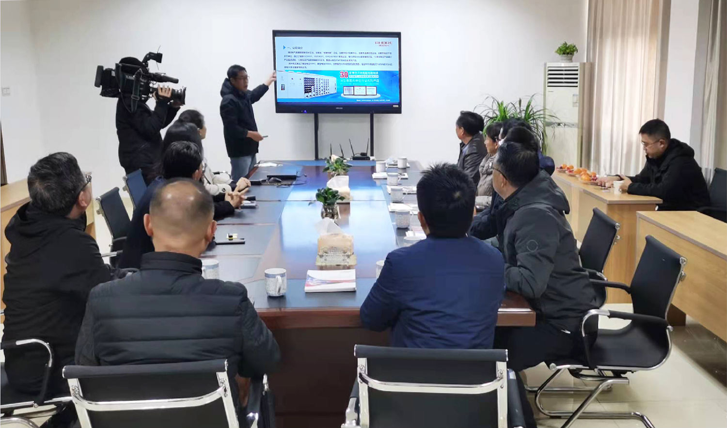 聽報(bào)告 聽報(bào)告