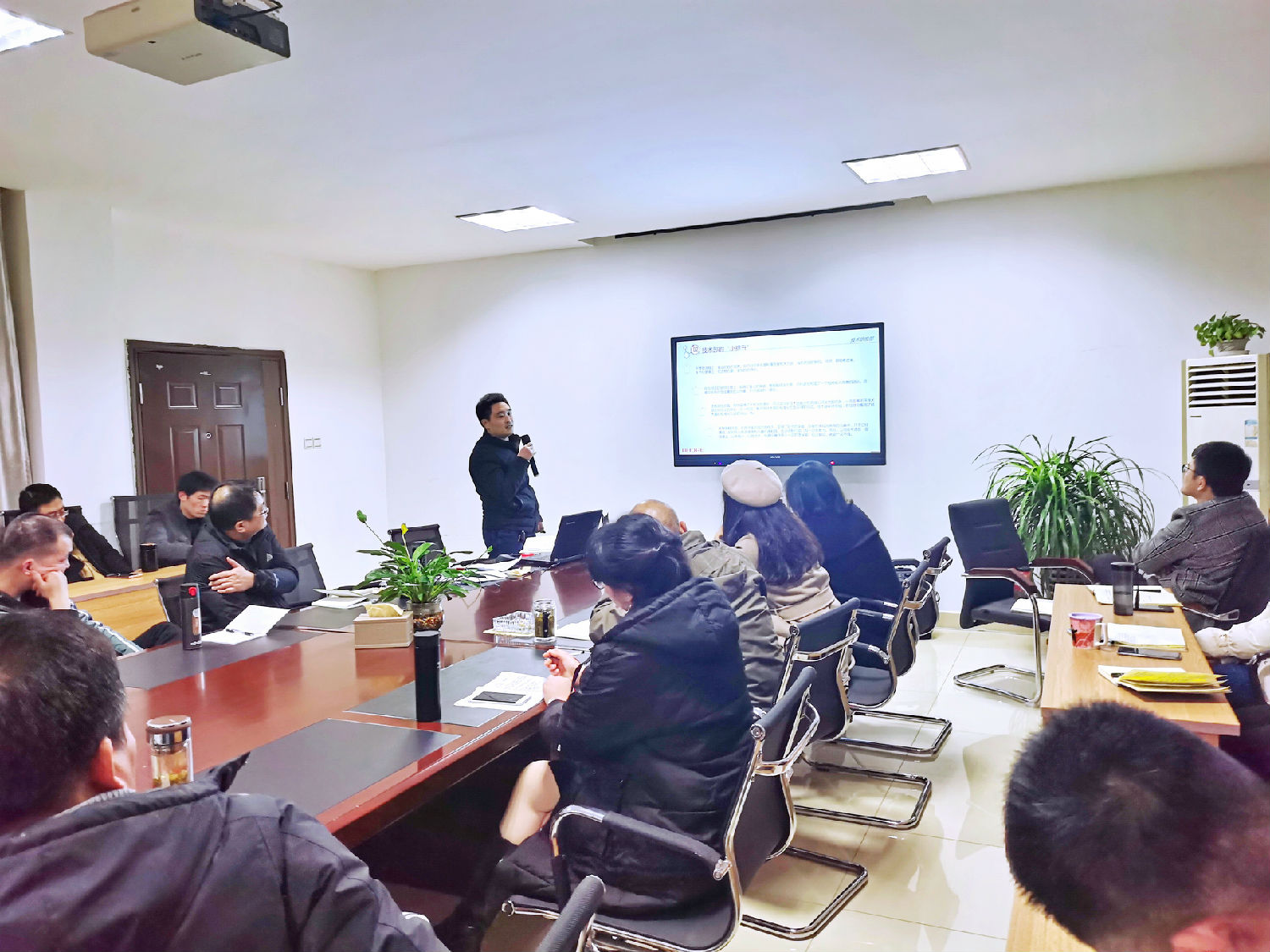 技術(shù)部.jpg 技術(shù)部.jpg