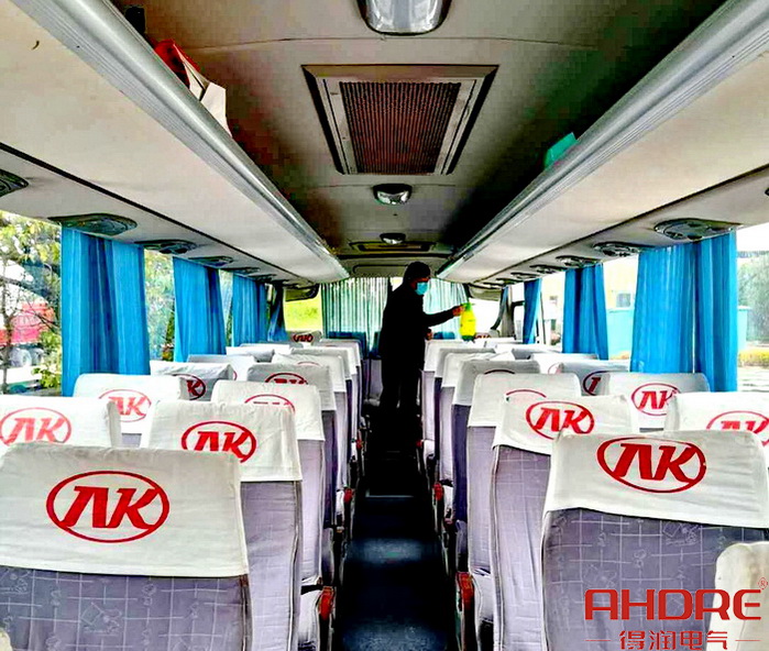 廠車進行消毒工作 廠車進行消毒工作