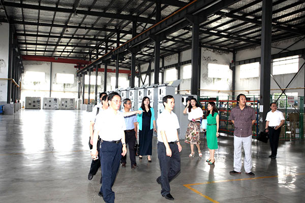 湖南省工商聯(lián)副主席吳曙光到得潤電氣參觀考察 湖南省工商聯(lián)副主席吳曙光到得潤電氣參觀考察