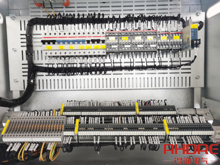 儀表室的接線結(jié)構(gòu).jpg 儀表室的接線結(jié)構(gòu).jpg