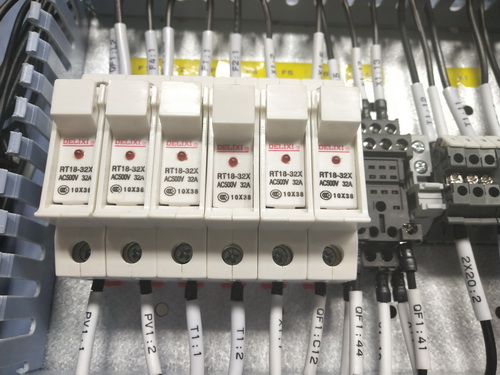 隔離開關(guān).jpg 隔離開關(guān).jpg