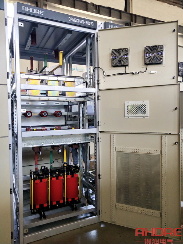 無功自動補償裝置背面圖 無功自動補償裝置背面圖