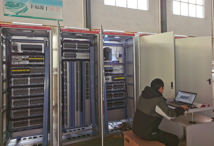 PLC控制柜.jpg PLC控制柜.jpg