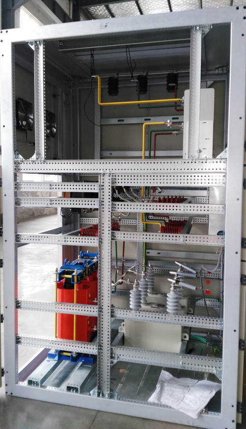 無功補(bǔ)償柜側(cè)面 無功補(bǔ)償柜側(cè)面