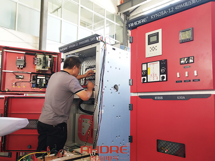 進(jìn)行調(diào)試檢測(cè)環(huán)節(jié).jpg 進(jìn)行調(diào)試檢測(cè)環(huán)節(jié).jpg